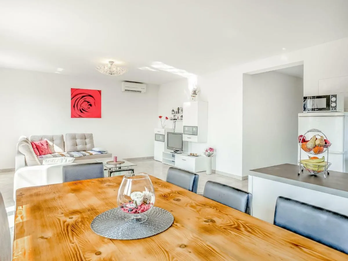 Apartment Ulika-1 By Interhome Tar-Vabriga