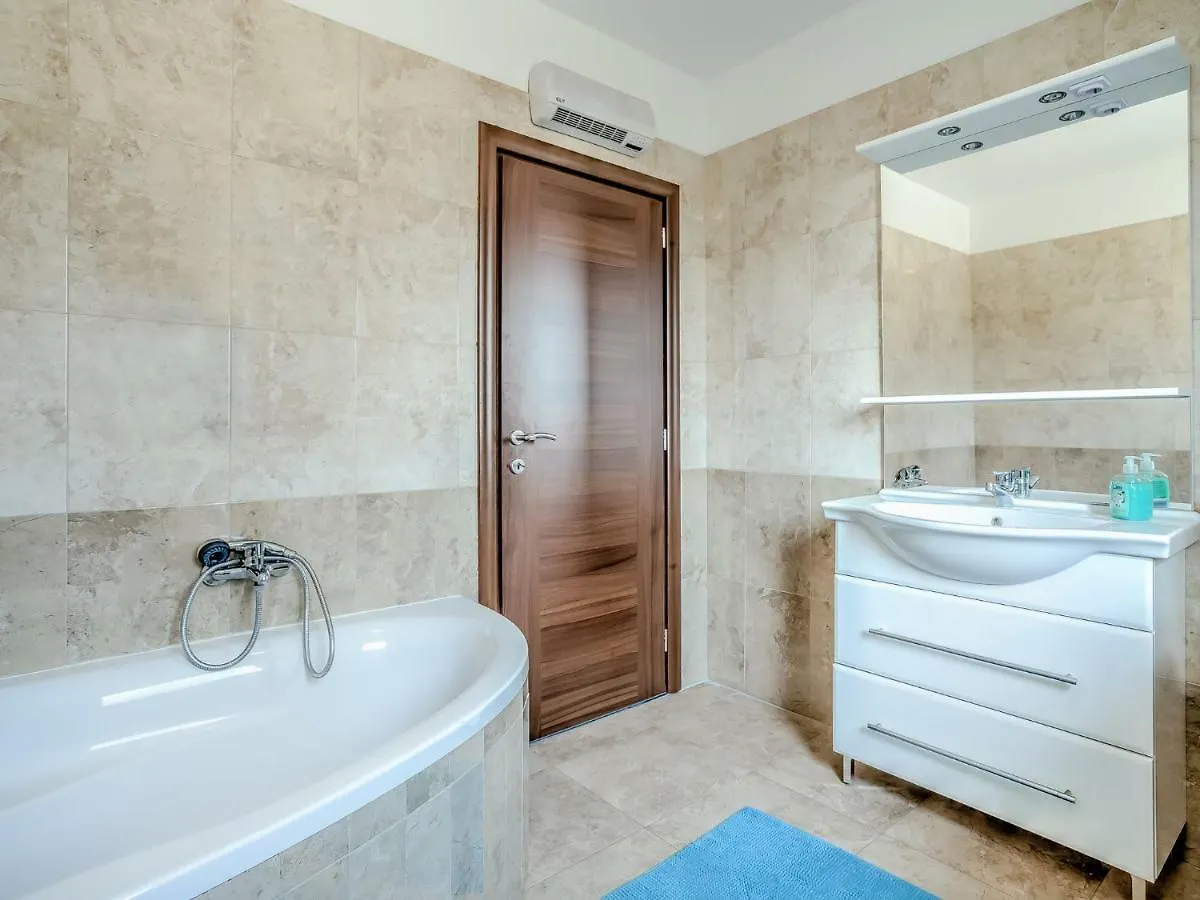 Apartment Ulika-1 By Interhome Tar-Vabriga