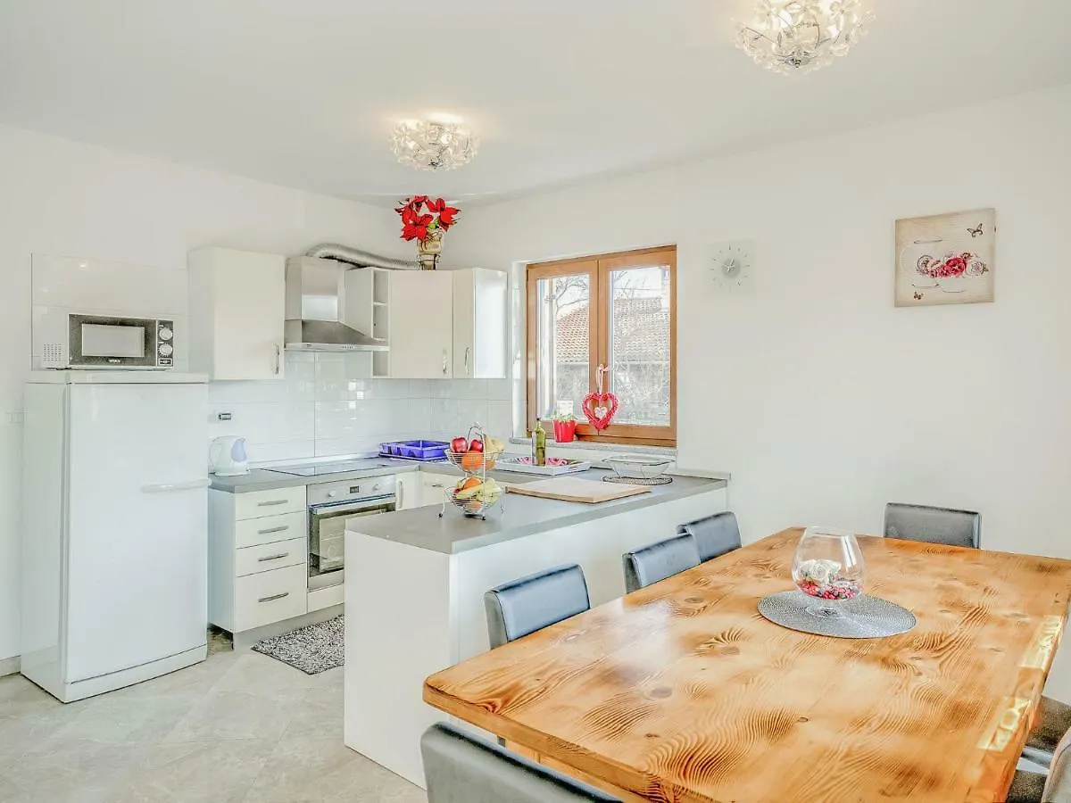 Apartment Ulika-1 By Interhome Tar-Vabriga