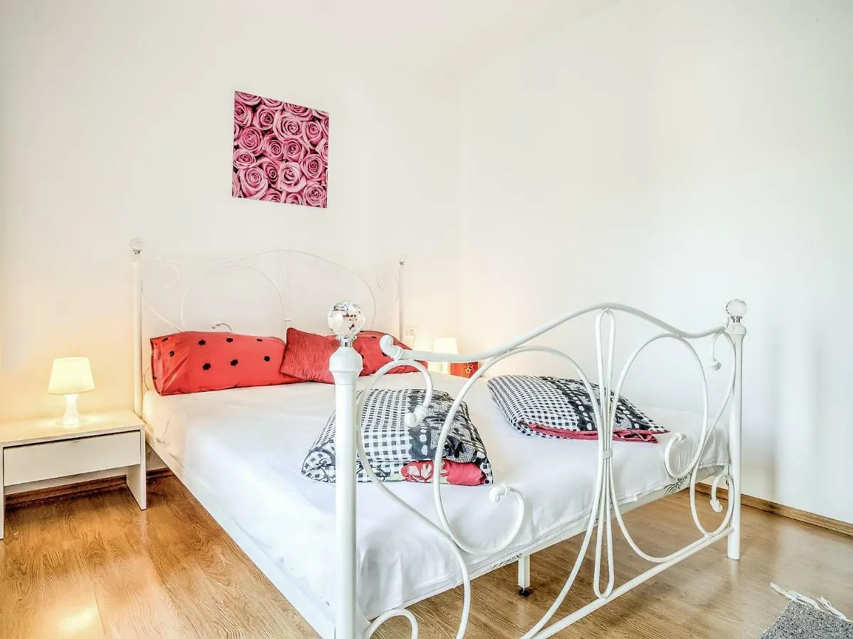 Apartment Ulika-1 By Interhome Tar-Vabriga