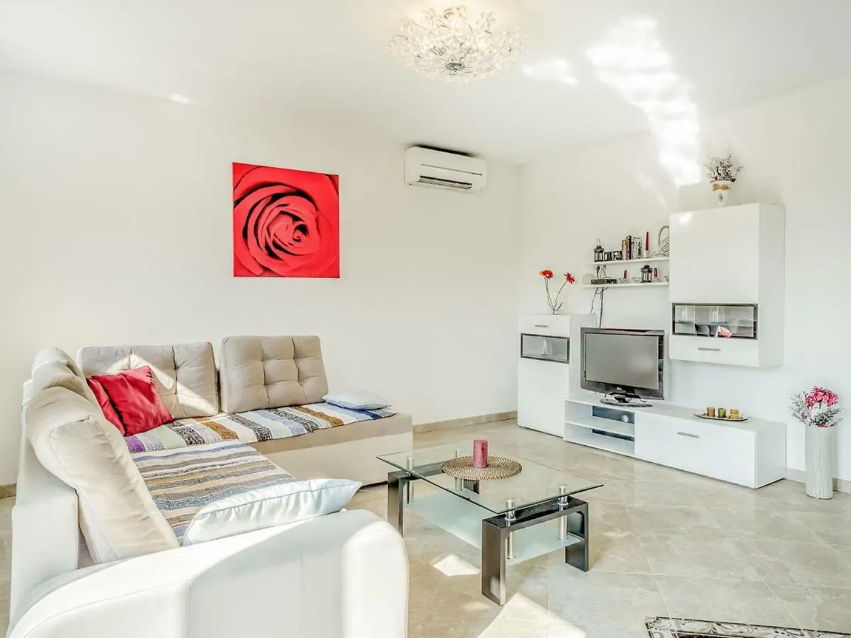 Apartment Ulika-1 By Interhome Tar-Vabriga 0*,