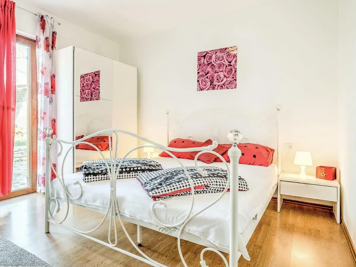 Apartment Ulika-1 By Interhome Tar-Vabriga